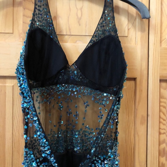 Ladies formal dress - Picture 4 of 6